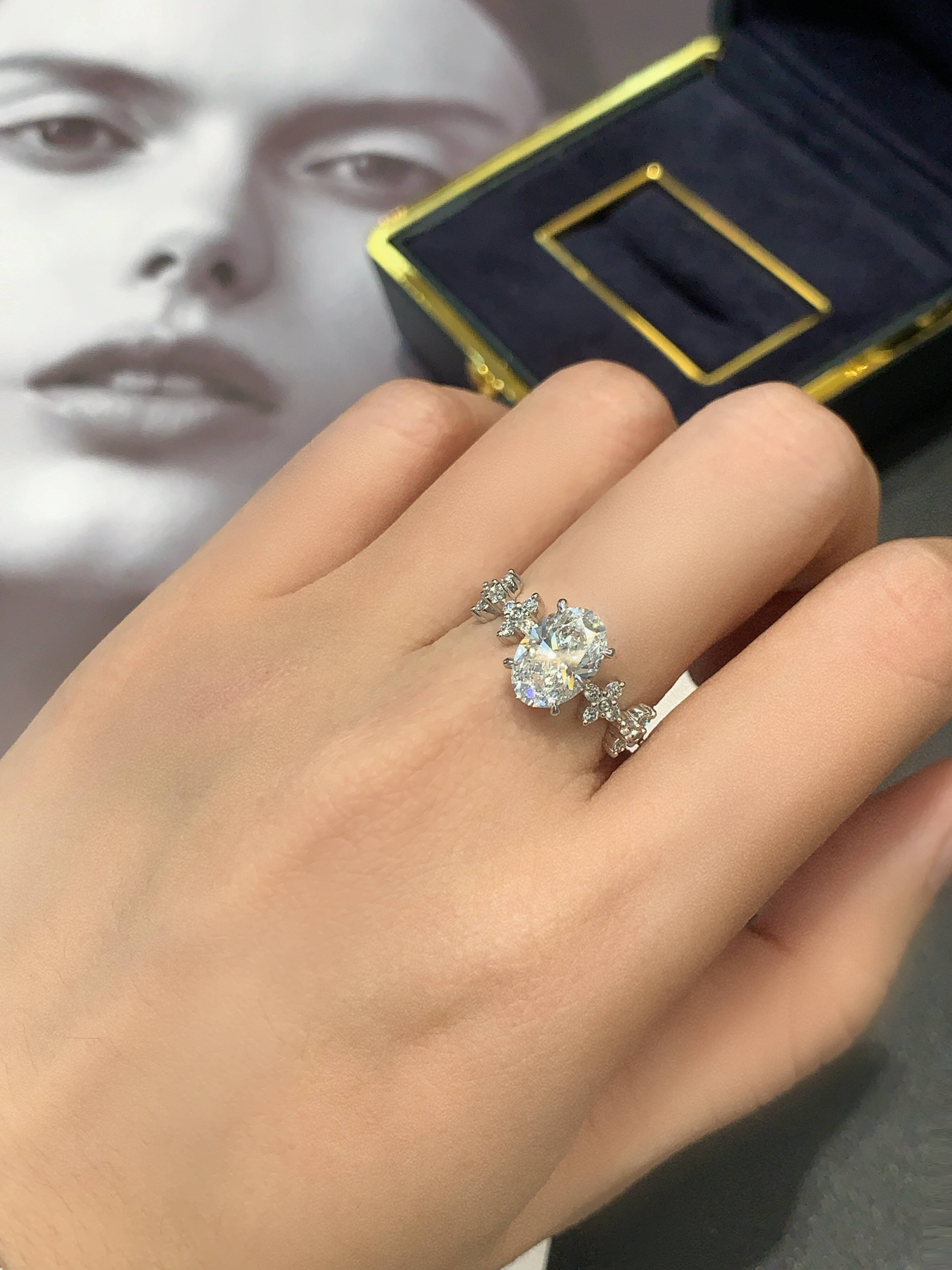 PT950 18k white gold laboratory-grown diamond oval ring