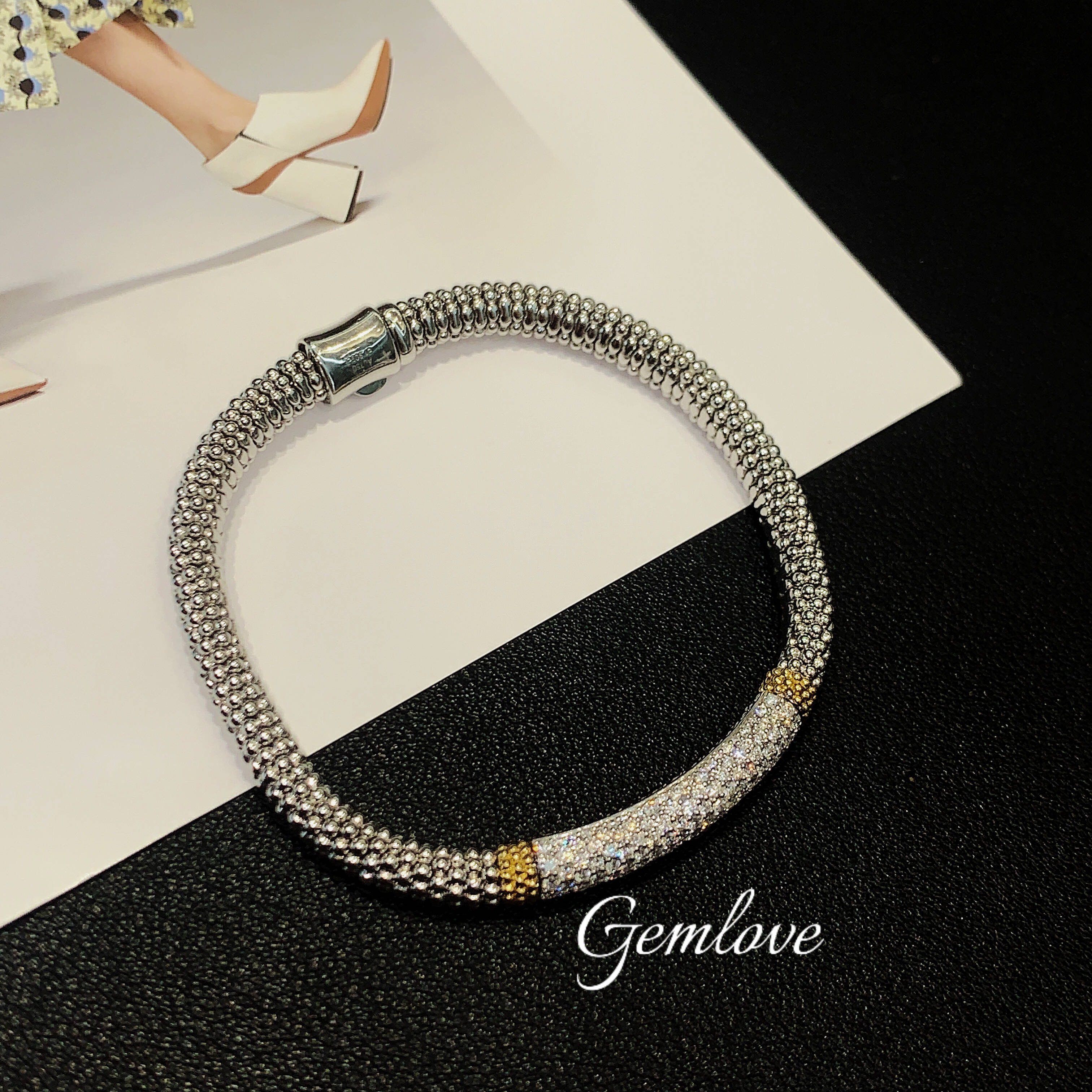 18k Gold Yellow and White Two-Tone Spring Craft Beaded Bracelet
