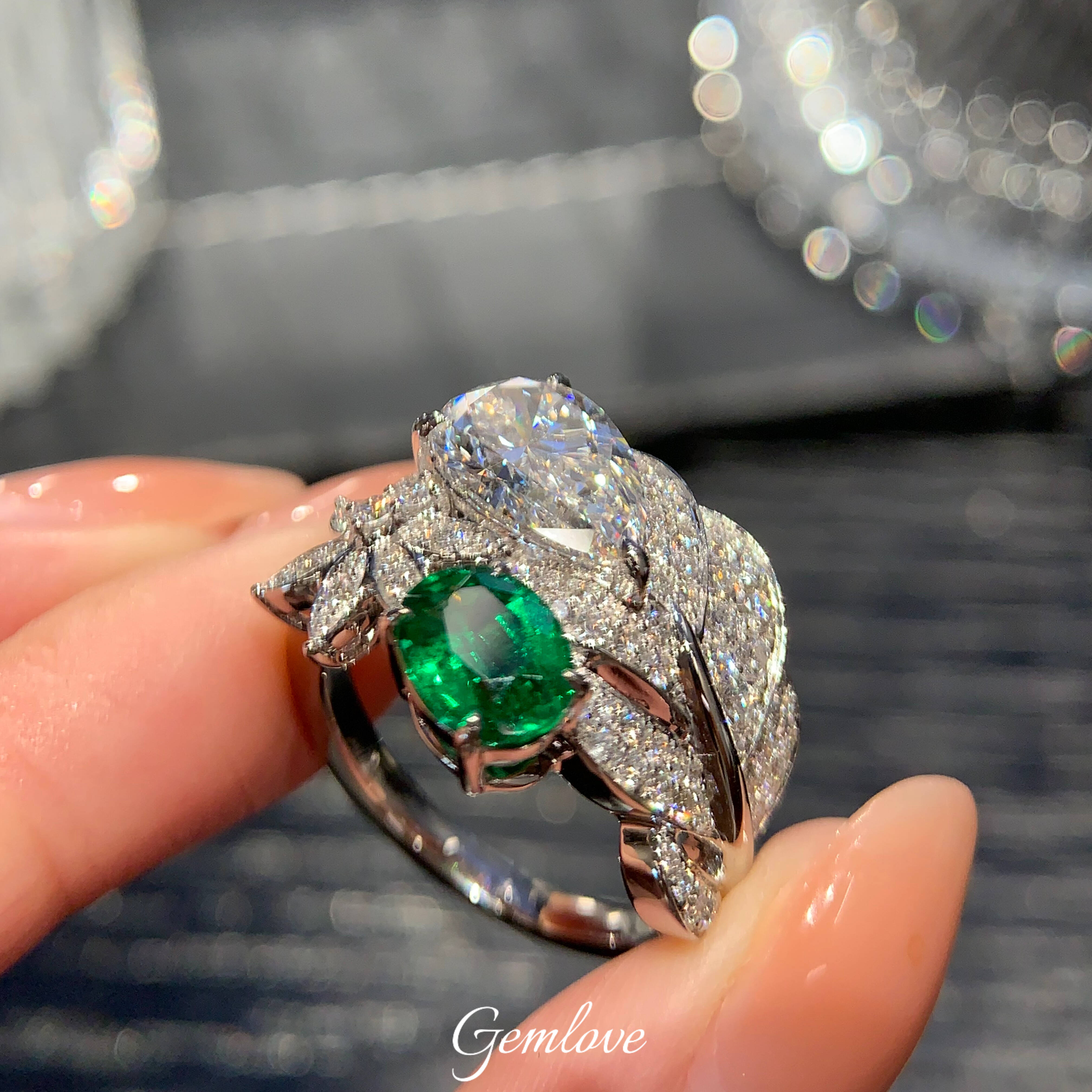 18k White Gold Sapphire Ring