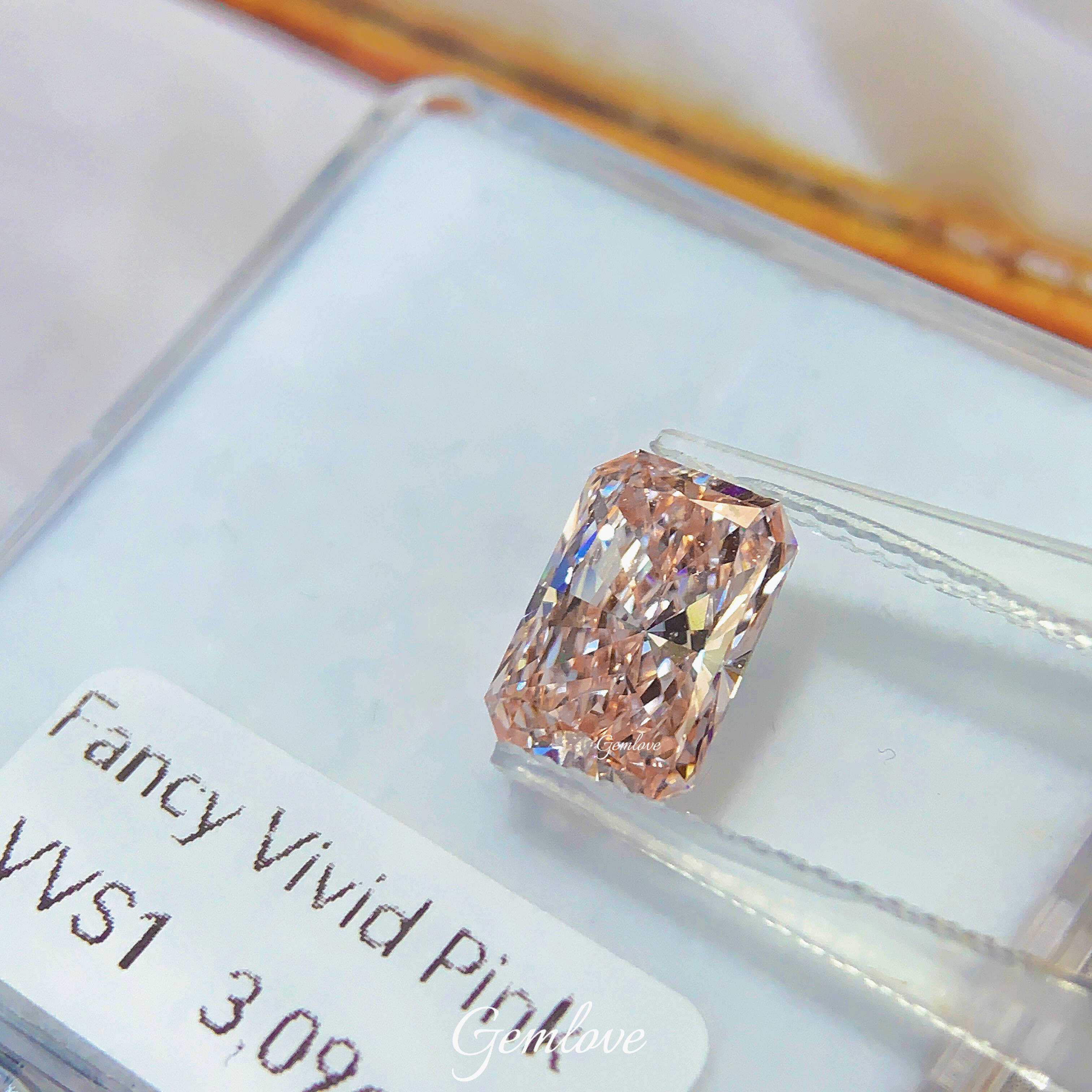 Fancy Vivid Pink VVS1 3.09ct Lab grown Diamond