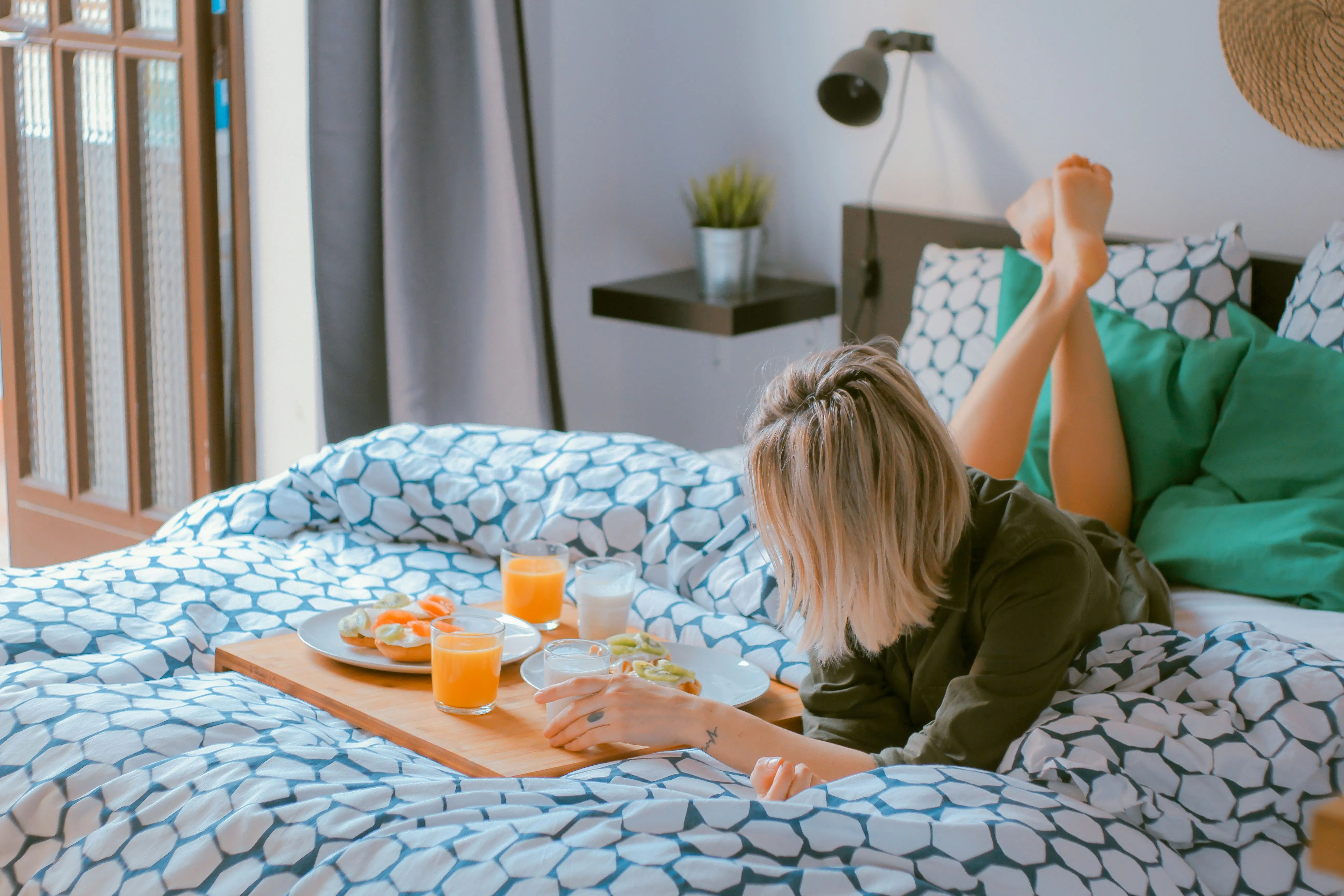 Why We Choose the Low Profile Platform Bed with Headboard: A Practical, Stylish Choice for Modern Living