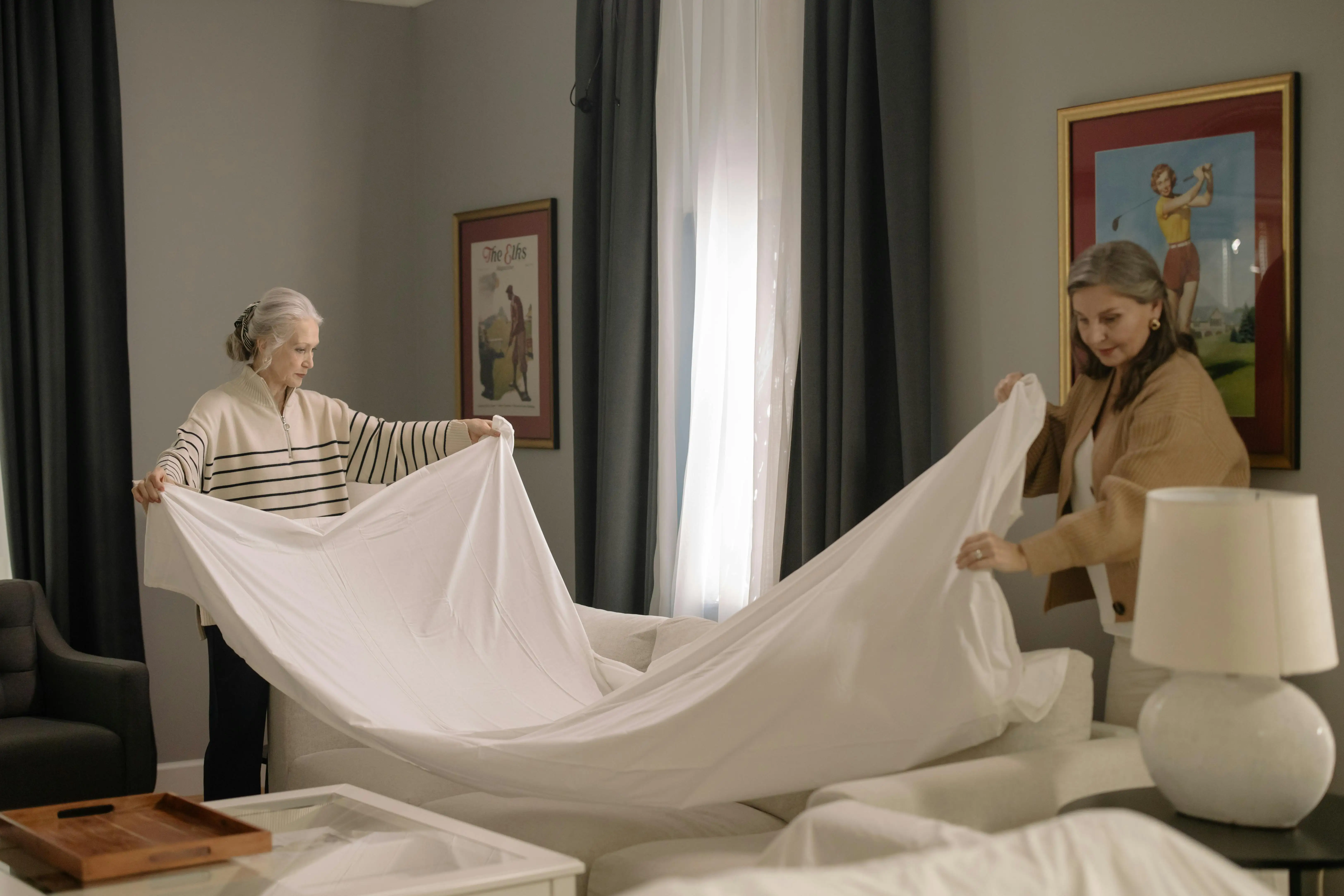 How to Make or Buy a Daybed Mattress Cover to Make the Daybed Bed Both Beautiful and Practical?