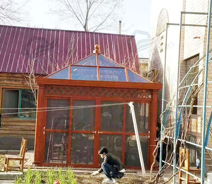 Pyramid top sun room