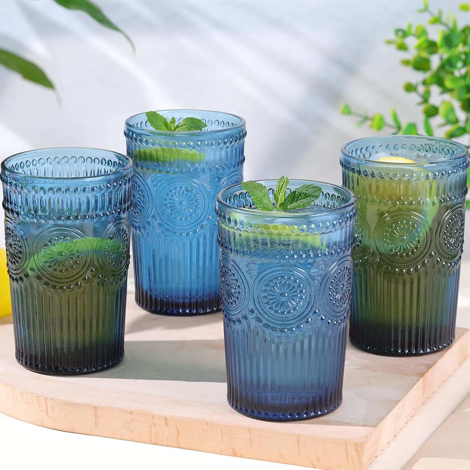 Taza de agua de girasol vertical a rayas retro