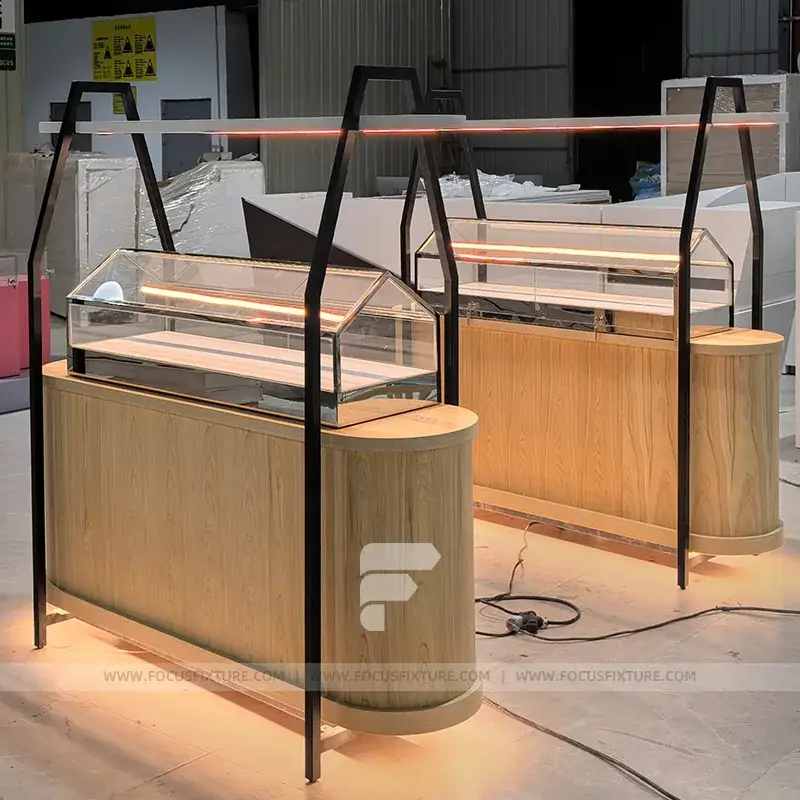 Lighted Counter And Rail Display Rack