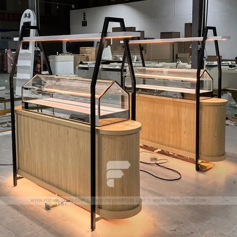 Lighted Counter And Rail Display Rack