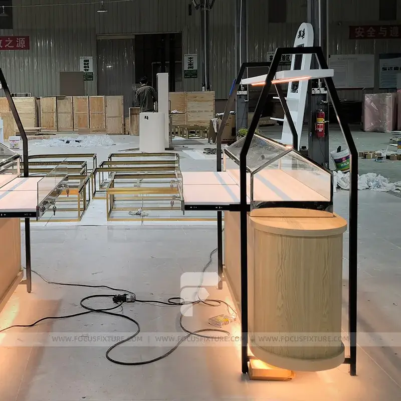 Lighted Counter And Rail Display Rack