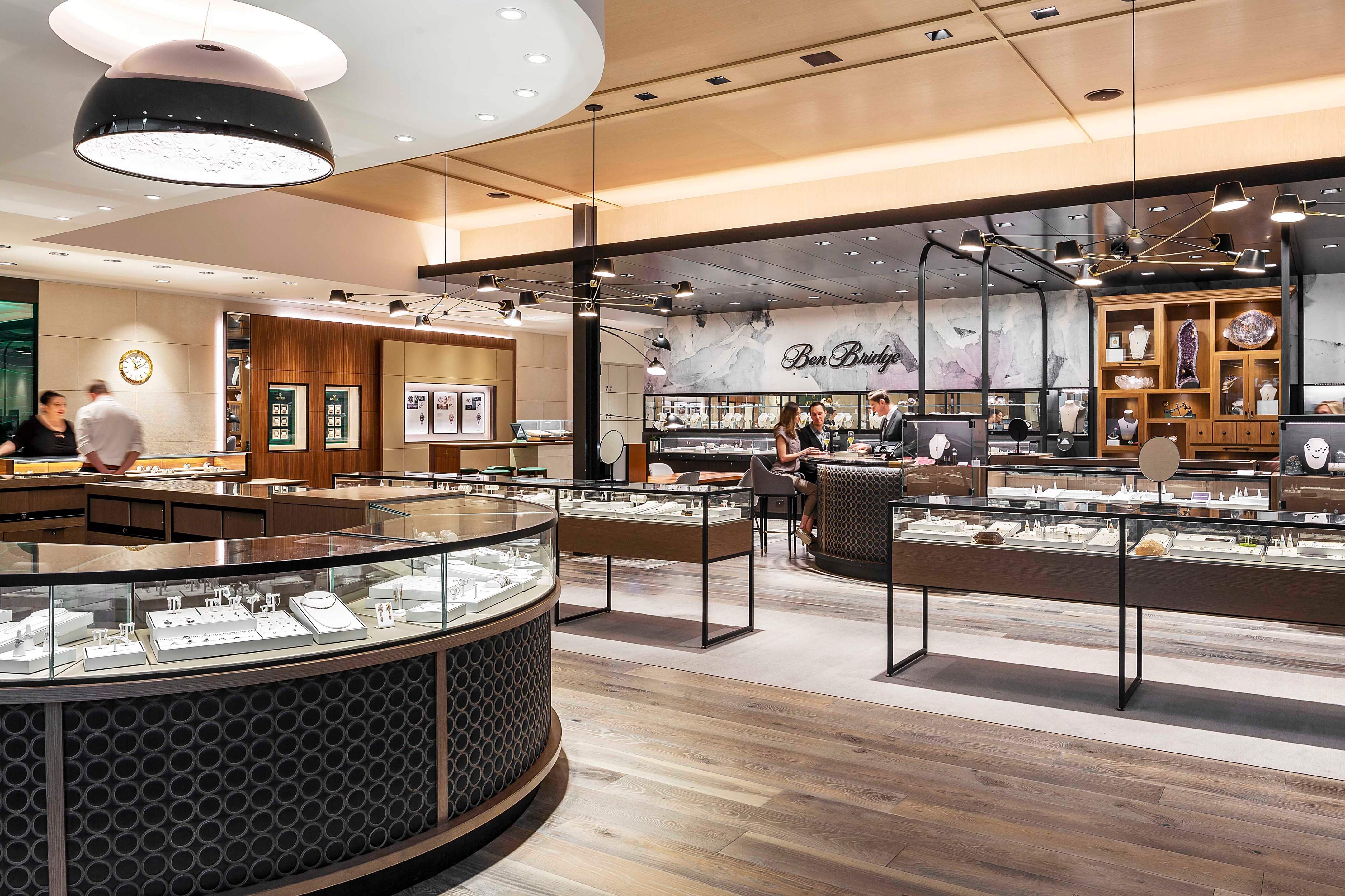 Smoke Shop Display Focus Fixture
