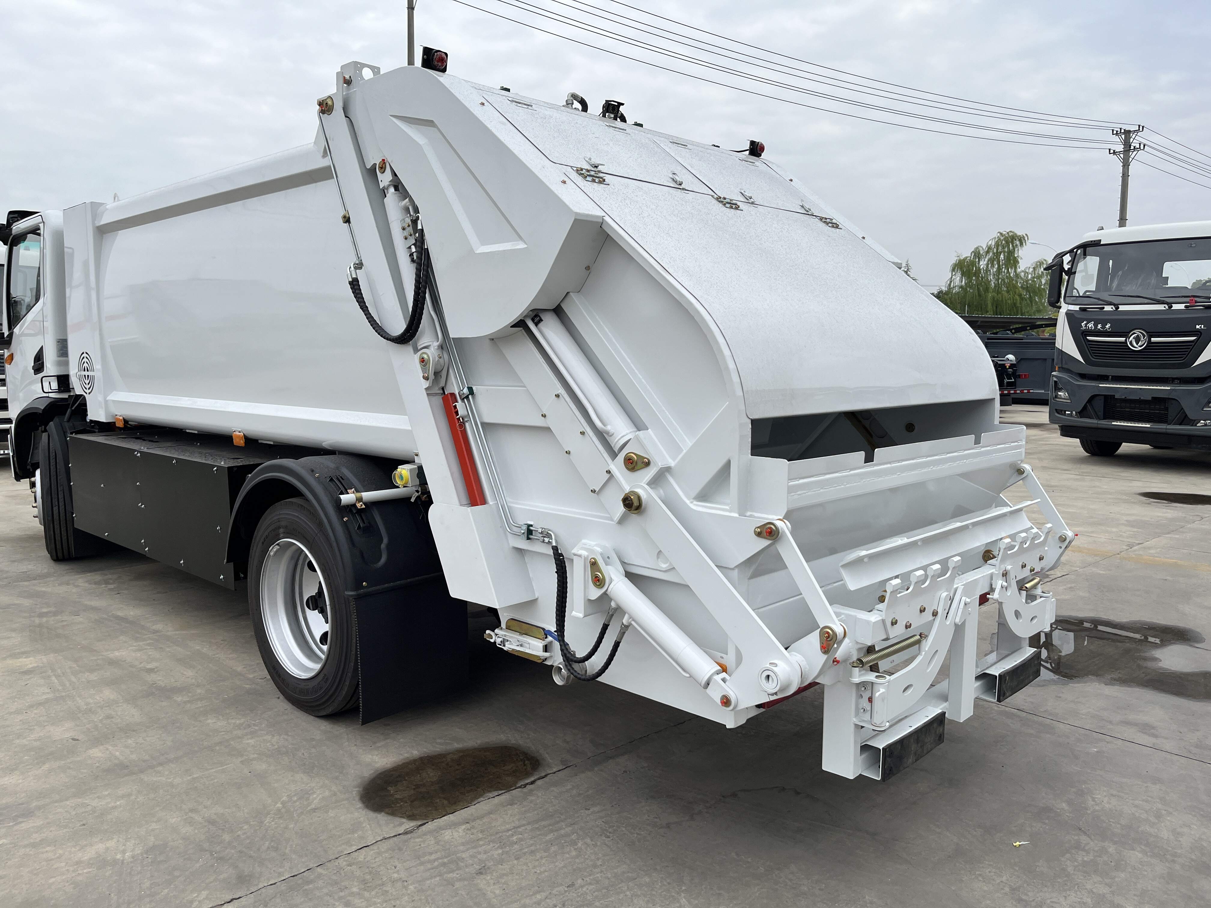 loading system of a sanitation truck 