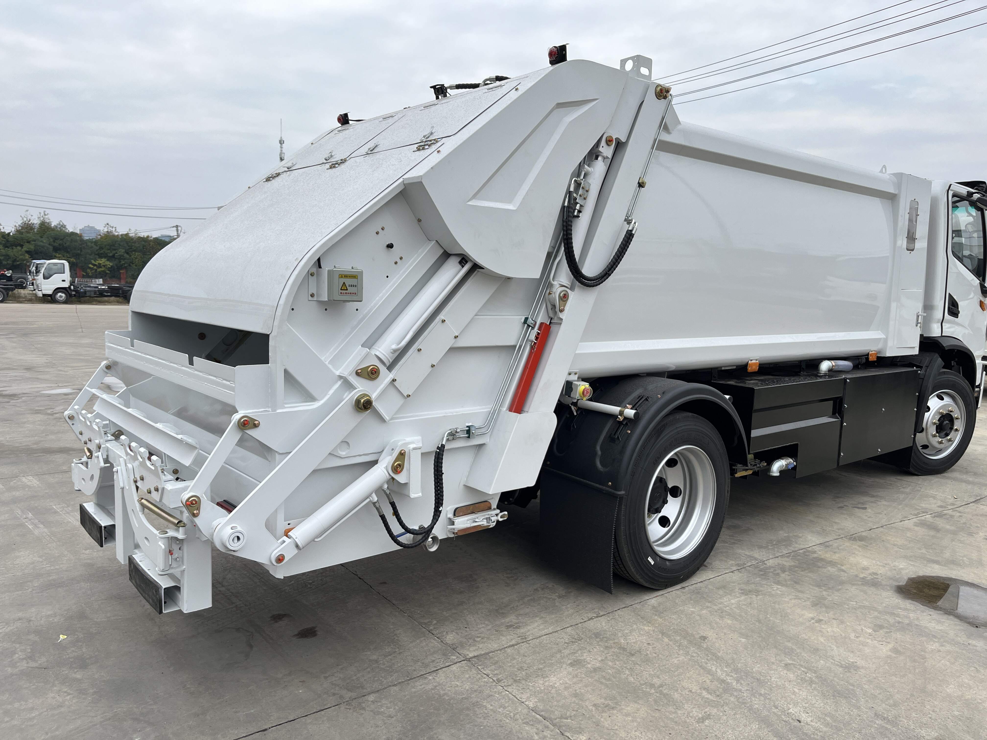 compaction system of a refuse truck 