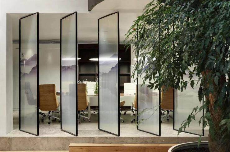 The Outstanding Features of the Perfect System Central Pivot Door