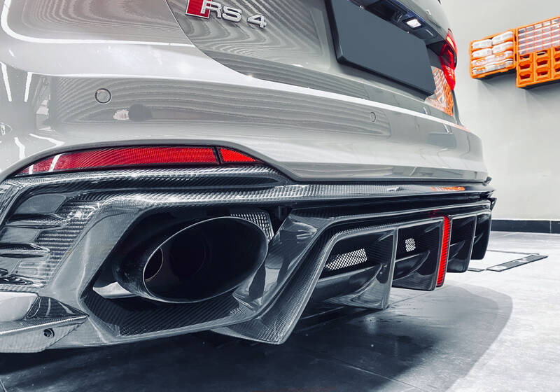 YCAD4033SCF 2017-2022 Audi RS4 B9 B9.5 Avant RS01R  Rear Diffuser CF (105).jpg