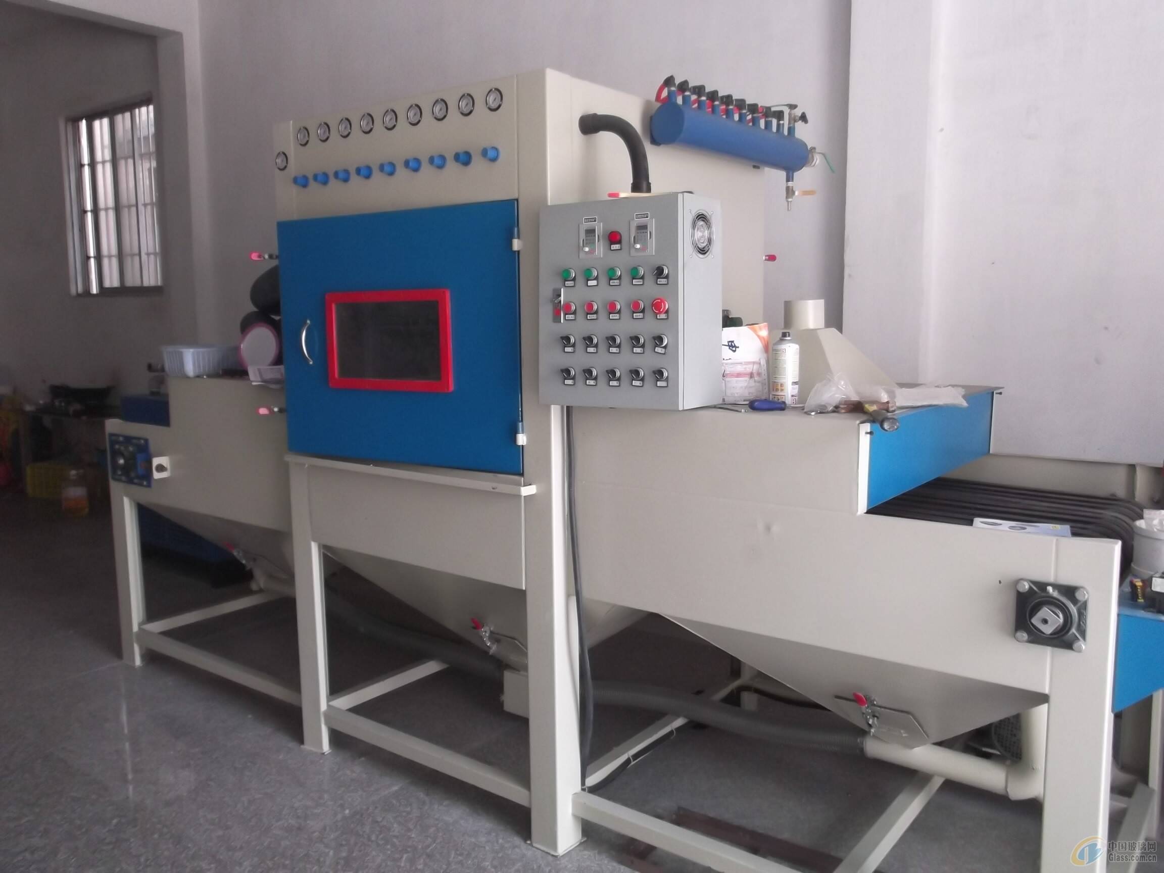 Automatic conveyor sandblasting machine