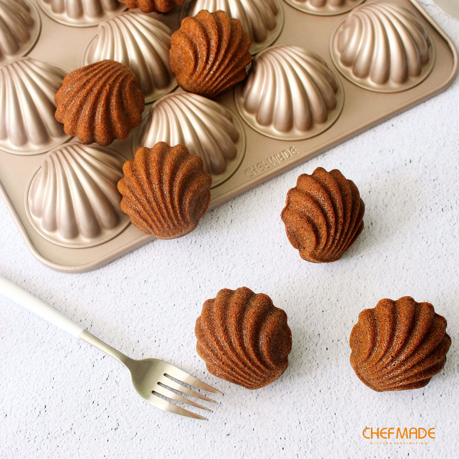 shell madeleine baking pan