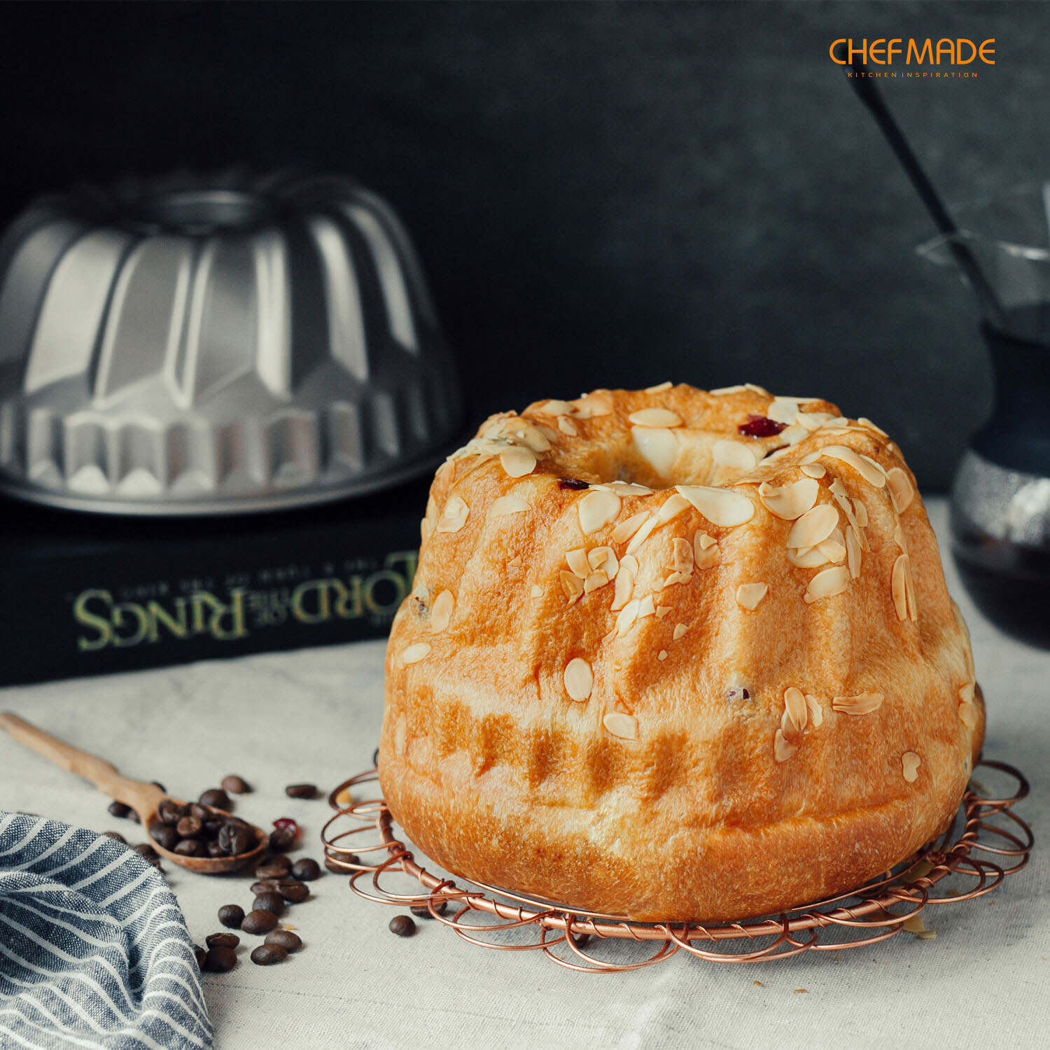 bundt pan with removable bottom, bundt pan with removable center