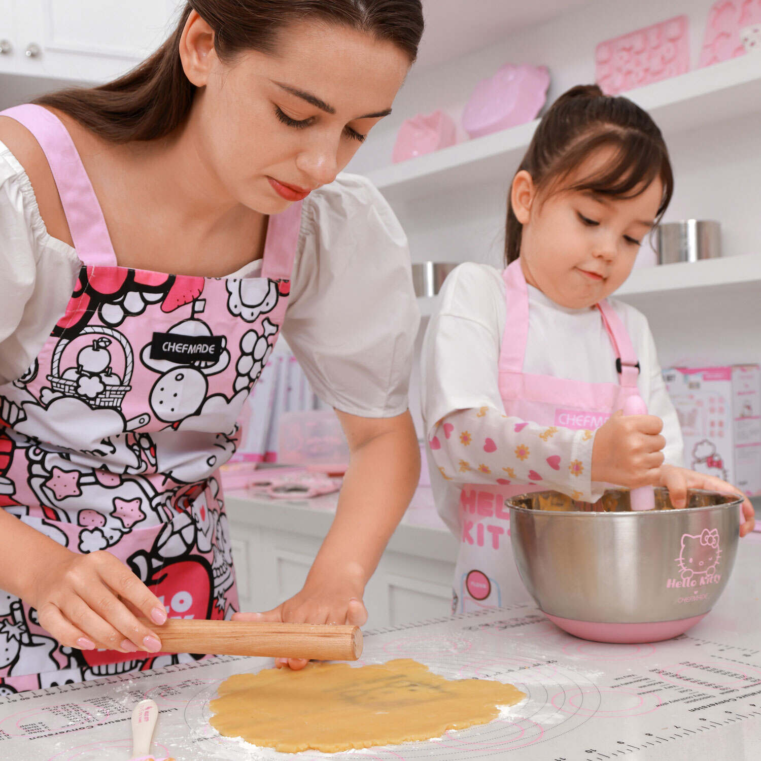 Hello Kitty Küchenschürze & Topflappen-Set Von Handstand Kitchen – 100% Baumwolle, Offiziell Lizenziert, Pinkes Jubiläumsdesign