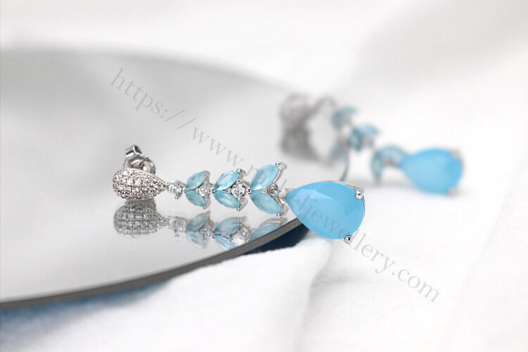 Wholesale blue gem stud earrings.jpg