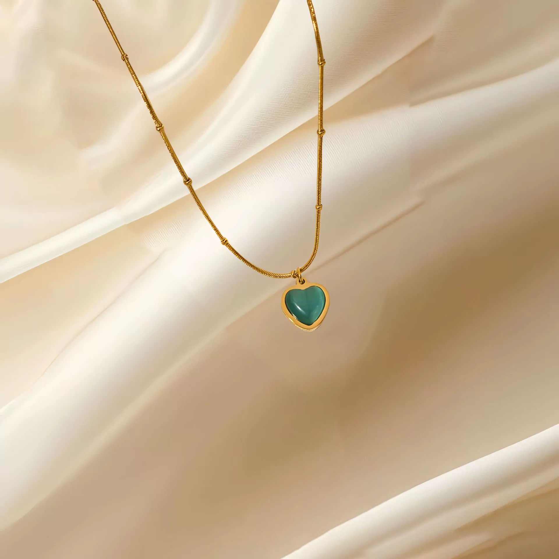 Collier de niche de créneau de créneau de créneau de créneau de créneau de créneau à l'œil bleu en acier inoxydable