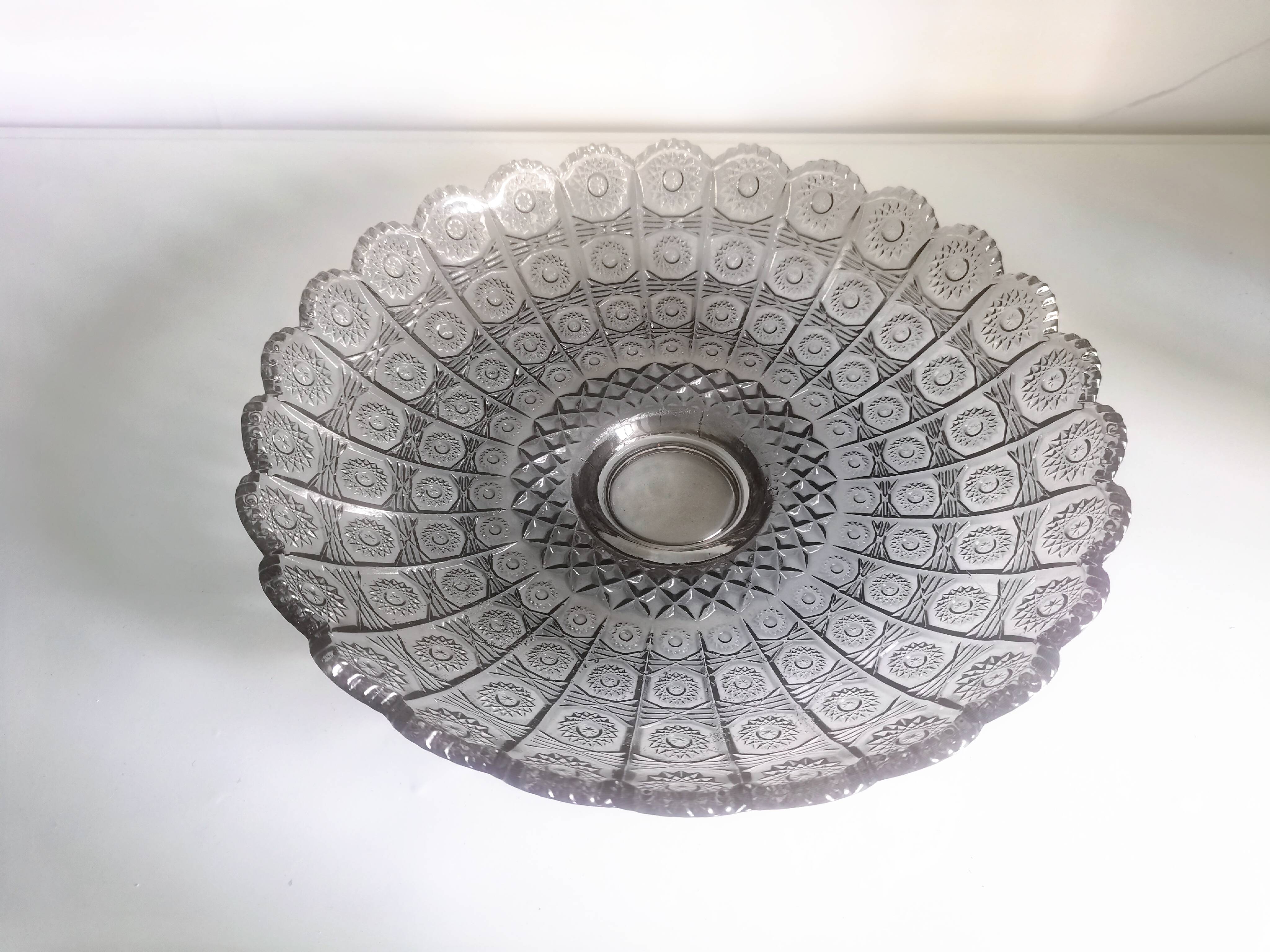 Elegante plato de fruta de vidrio de girasol con pie alto para la sala de estar de la sala de estar en el hogar