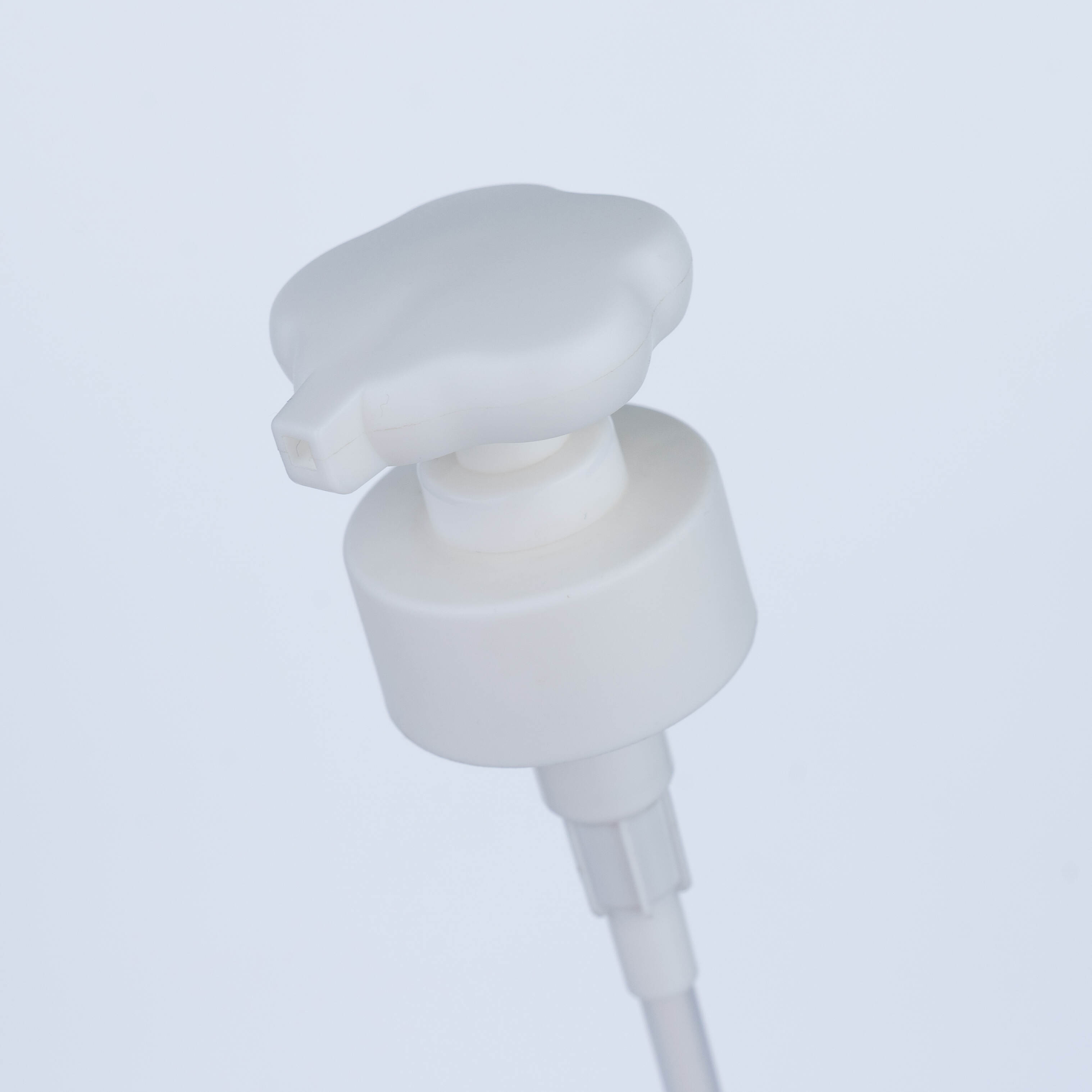 18/400 cream pump, white and gold electroplated pump, aluminum foundation pump, green cosmetic bottle, custom cosmetic pumps, OEM packaging supplier