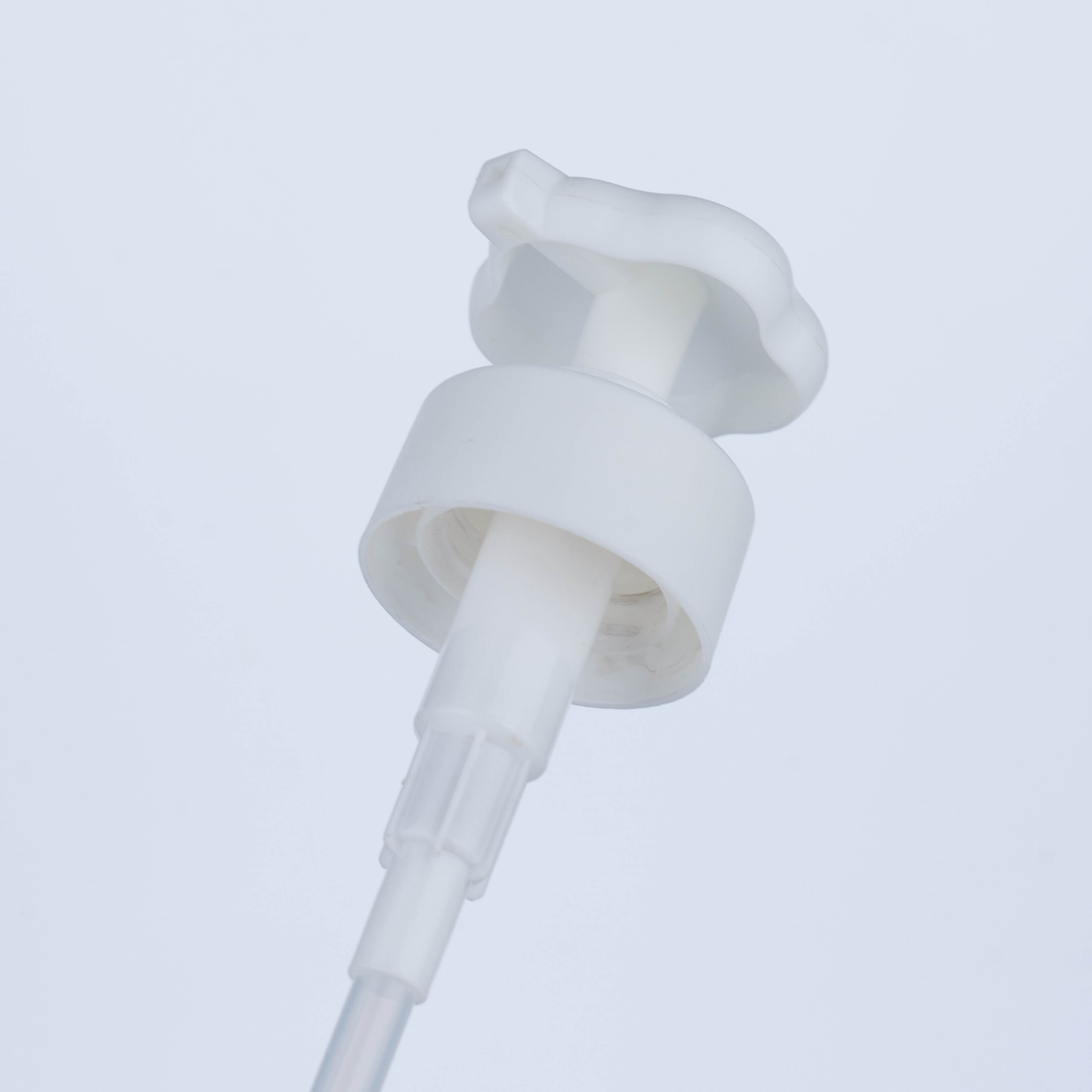 18/400 cream pump, white and gold electroplated pump, aluminum foundation pump, green cosmetic bottle, custom cosmetic pumps, OEM packaging supplier