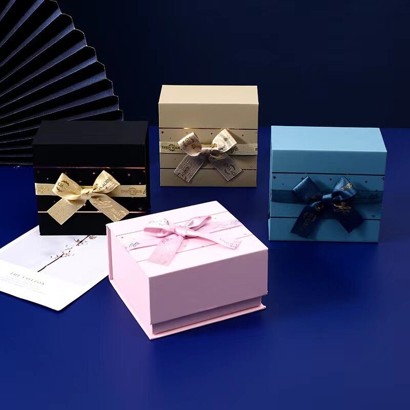 collapsible gift box with magnetic closure, decorative gift boxes with magnetic closure, folding magnetic gift box, gift box with magnetic closure, gift box with magnetic closure lid